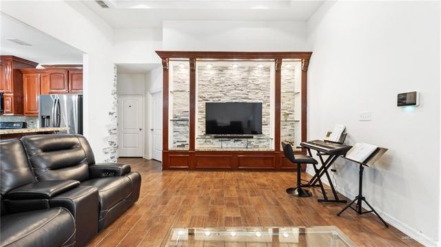 1210 Kestrel Drive, Edinburg, TX 78542