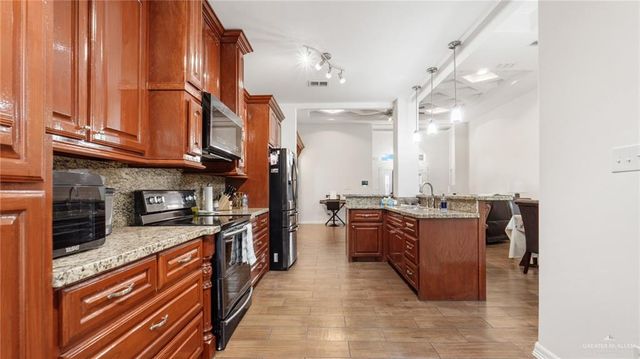 1210 Kestrel Drive, Edinburg, TX 78542