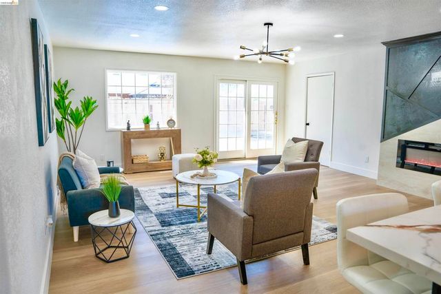 352 Terri Dr, Atwater, CA 95301