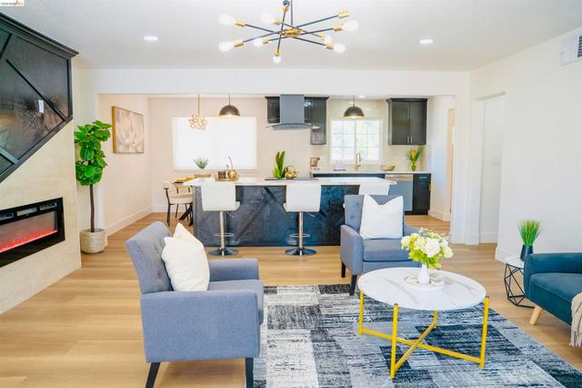 352 Terri Dr, Atwater, CA 95301