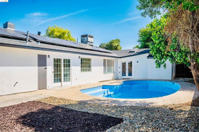 352 Terri Dr, Atwater, CA 95301