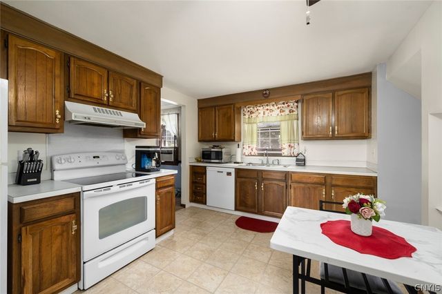 4362 Millwood Cir, Clay, NY 13090