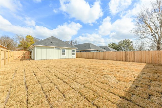 207 Lock Lane, Bryan, TX 77803