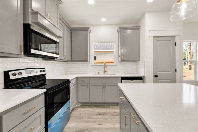 207 Lock Lane, Bryan, TX 77803