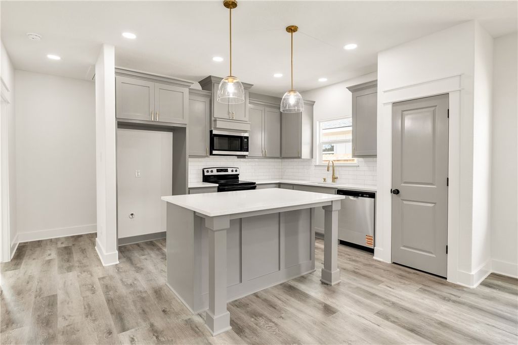207 Lock Lane, Bryan, TX 77803 — photo 4