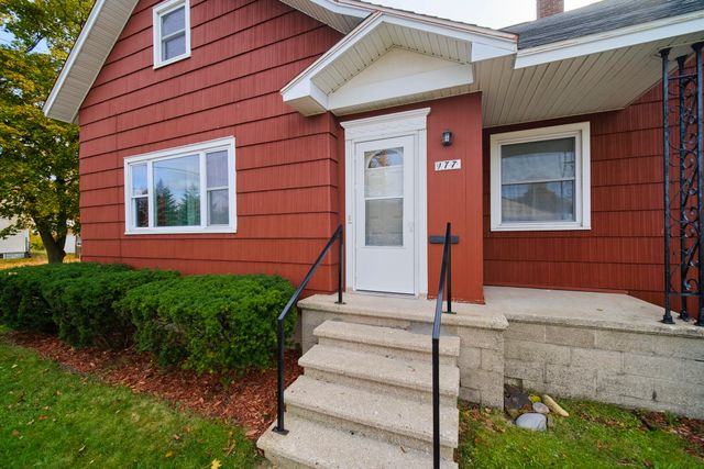 177 8th Street, Manistee, MI 49660