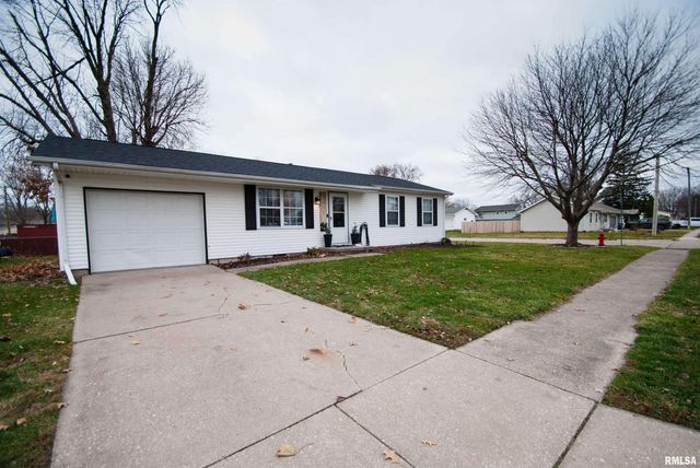 563 W PRICE Street, Eldridge, IA 52748