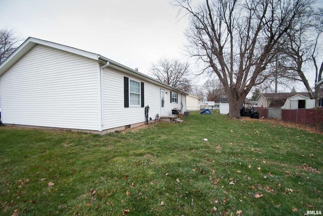 563 W PRICE Street, Eldridge, IA 52748