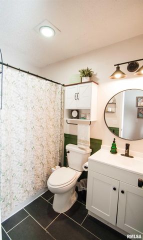 563 W PRICE Street, Eldridge, IA 52748