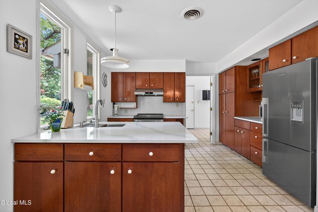 876 Heather Lane, Niskayuna, NY 12309