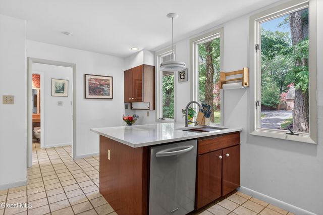 876 Heather Lane, Niskayuna, NY 12309