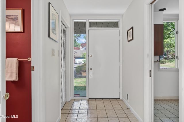 876 Heather Lane, Niskayuna, NY 12309