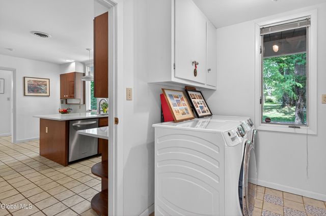 876 Heather Lane, Niskayuna, NY 12309