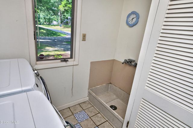 876 Heather Lane, Niskayuna, NY 12309