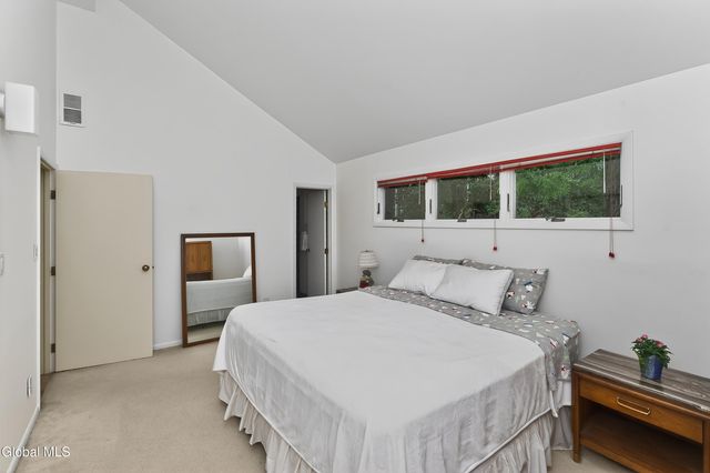 876 Heather Lane, Niskayuna, NY 12309