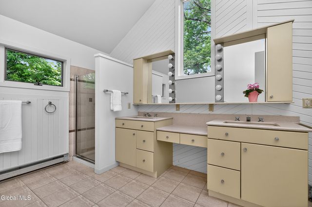 876 Heather Lane, Niskayuna, NY 12309