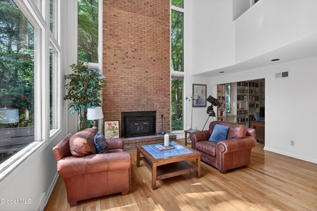 876 Heather Lane, Niskayuna, NY 12309