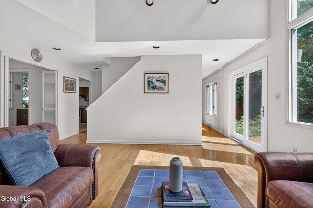 876 Heather Lane, Niskayuna, NY 12309