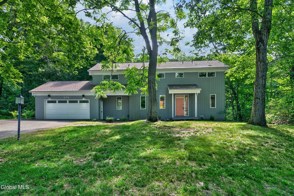 876 Heather Lane, Niskayuna, NY 12309