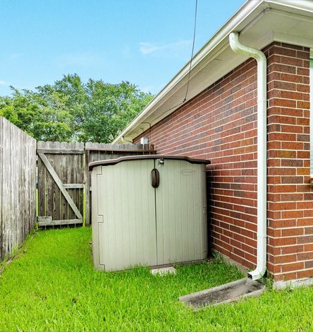 3722 S Peach Hollow Circle, Pearland, TX 77584
