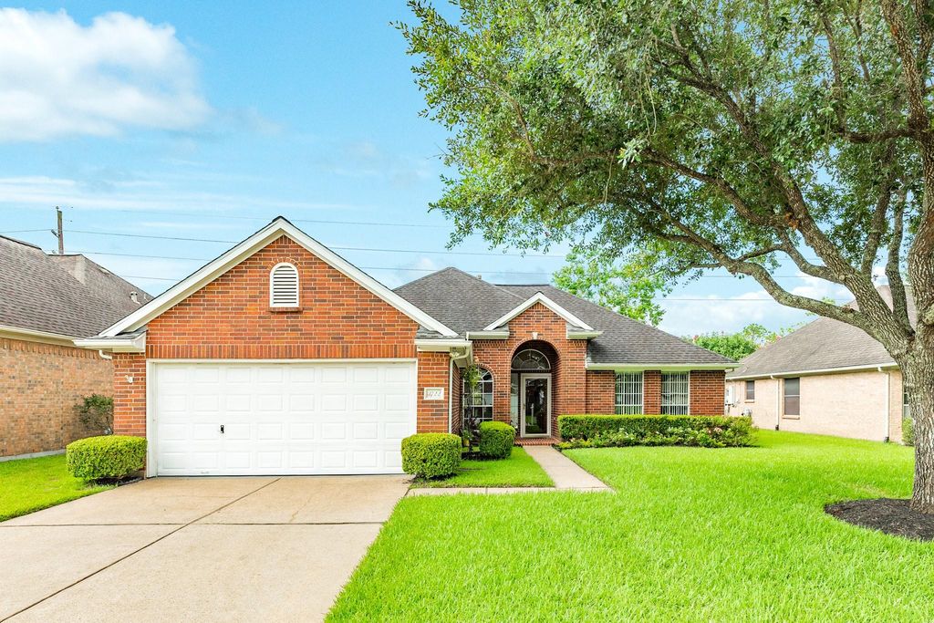 3722 S Peach Hollow Circle, Pearland, TX 77584