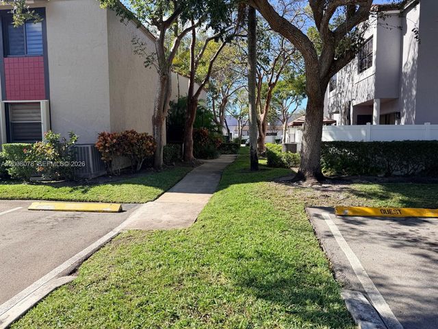 11509 NW 10th St 11509, Pembroke Pines, FL 33026
