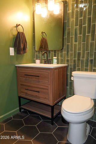 3113 E TOPEKA Drive, Phoenix, AZ 85050