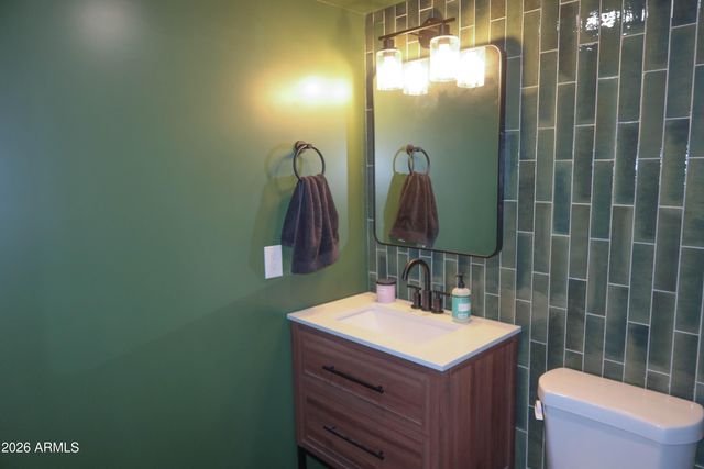 3113 E TOPEKA Drive, Phoenix, AZ 85050