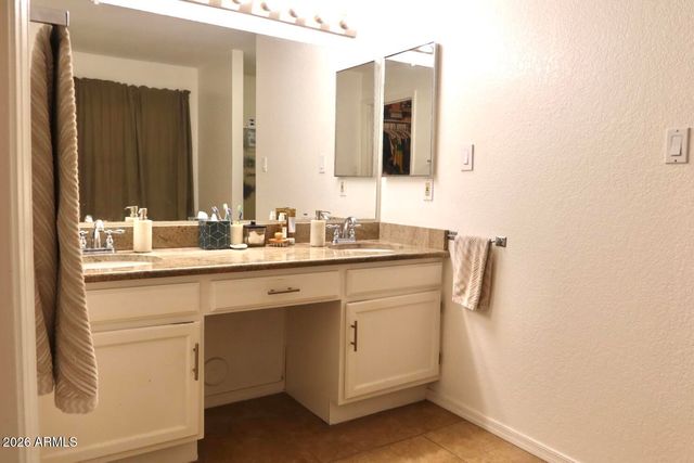 3113 E TOPEKA Drive, Phoenix, AZ 85050