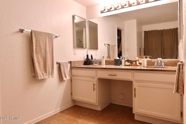 3113 E TOPEKA Drive, Phoenix, AZ 85050