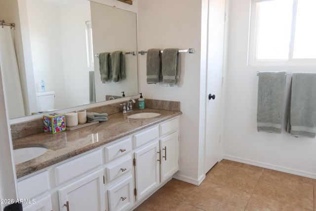 3113 E TOPEKA Drive, Phoenix, AZ 85050