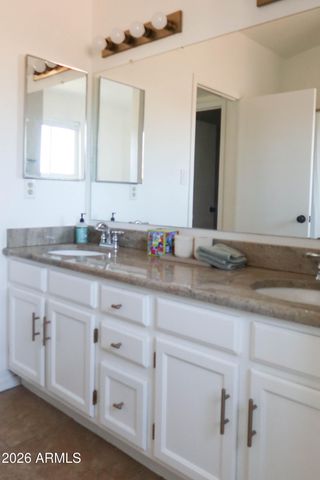 3113 E TOPEKA Drive, Phoenix, AZ 85050