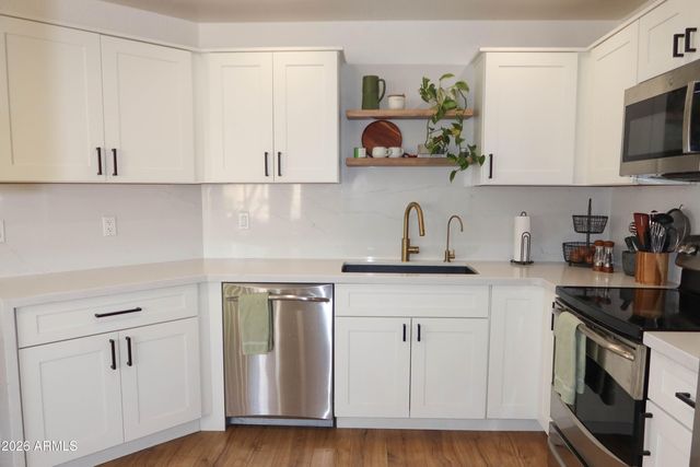 3113 E TOPEKA Drive, Phoenix, AZ 85050