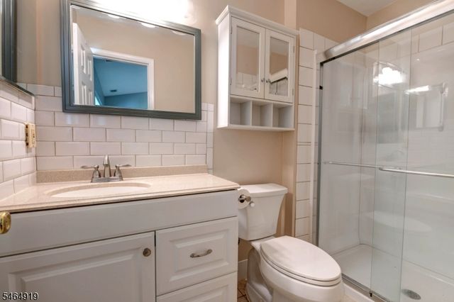2003 Wendover Dr, Pequannock Twp., NJ 07444