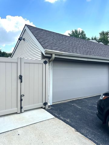 615 Verde Drive 615, Schaumburg, IL 60173