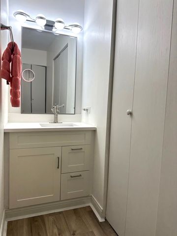 615 Verde Drive 615, Schaumburg, IL 60173