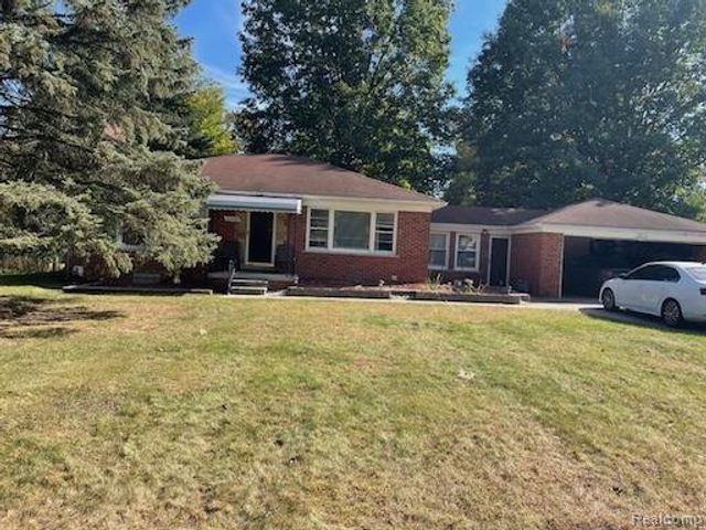 23409 Ranch Hill Drive W, Southfield, MI 48033