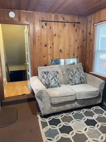 23409 Ranch Hill Drive W, Southfield, MI 48033