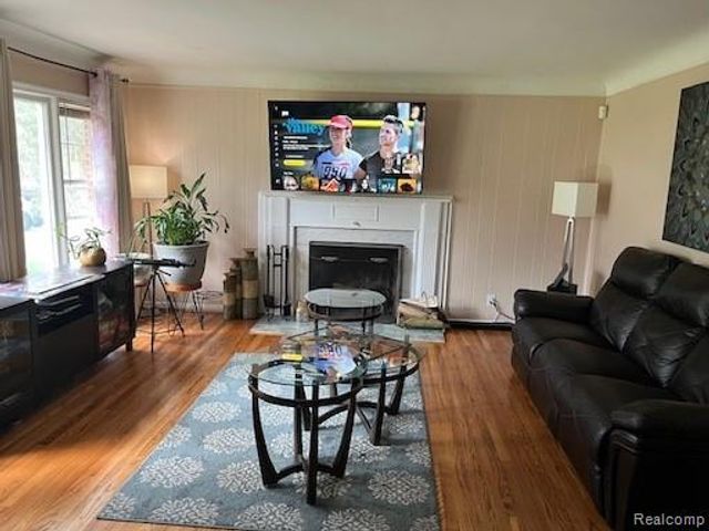23409 Ranch Hill Drive W, Southfield, MI 48033