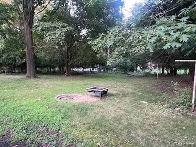 23409 Ranch Hill Drive W, Southfield, MI 48033