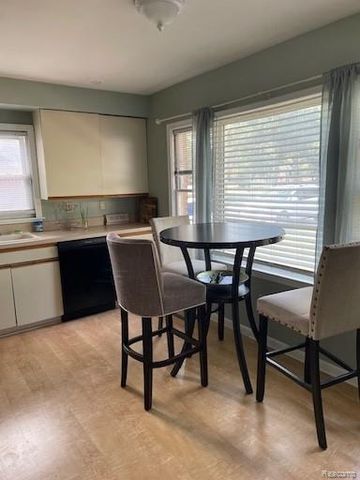 23409 Ranch Hill Drive W, Southfield, MI 48033