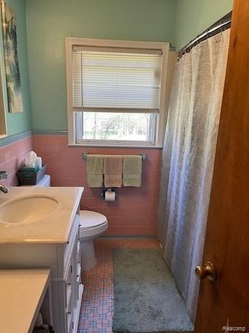 23409 Ranch Hill Drive W, Southfield, MI 48033