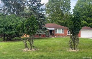 23409 Ranch Hill Drive W, Southfield, MI 48033