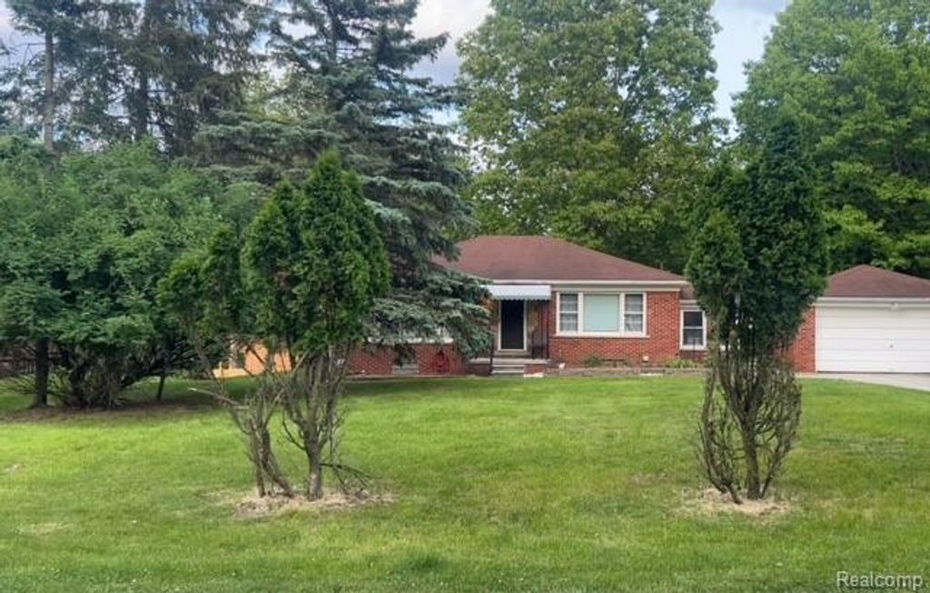 23409 Ranch Hill Drive W, Southfield, MI 48033