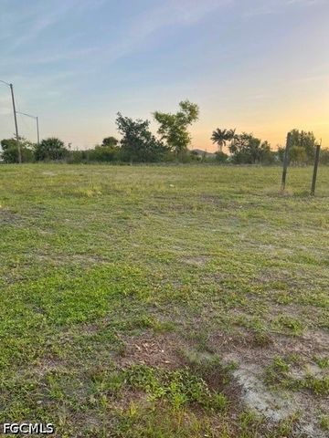 727 Gleason PKWY, Cape Coral, FL 33914