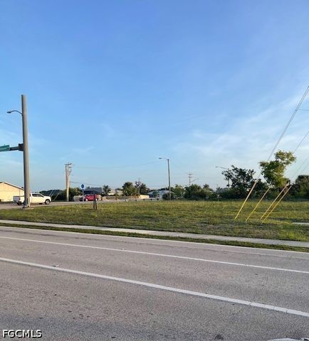 727 Gleason PKWY, Cape Coral, FL 33914