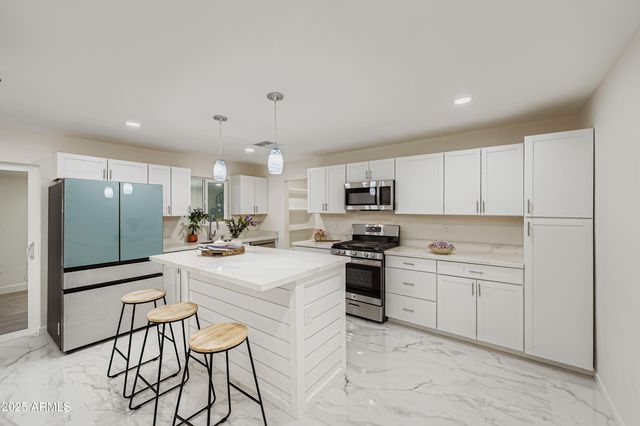 7601 N 40th Drive, Phoenix, AZ 85051