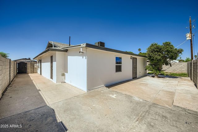 7601 N 40th Drive, Phoenix, AZ 85051