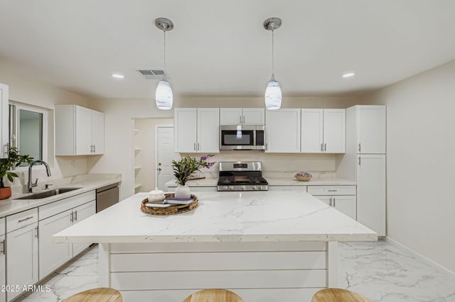 7601 N 40th Drive, Phoenix, AZ 85051