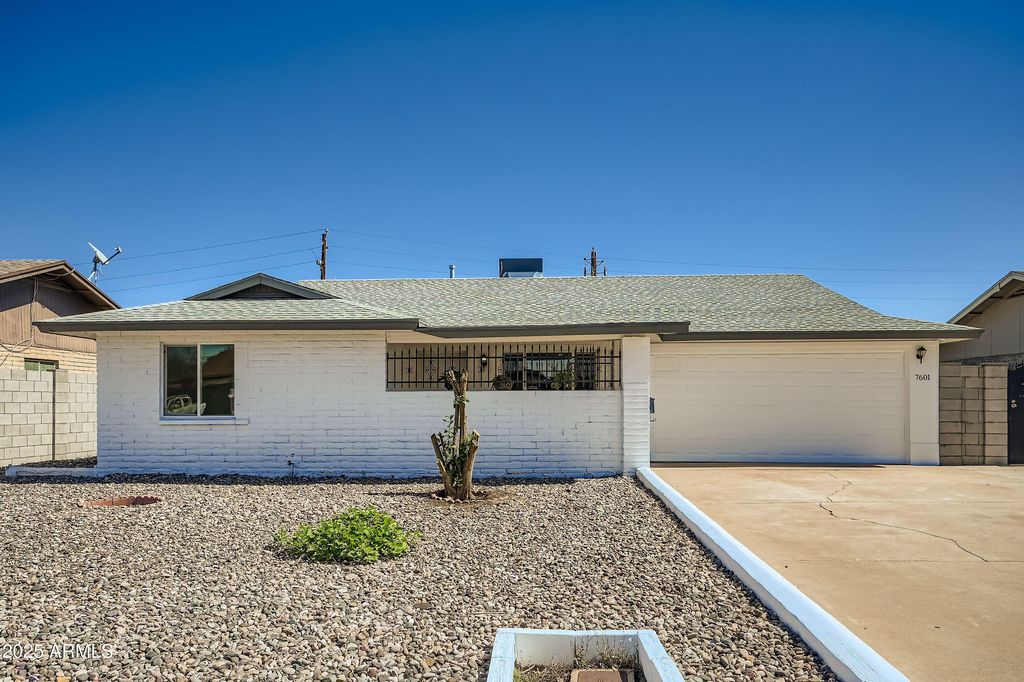 7601 N 40th Drive, Phoenix, AZ 85051